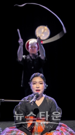 전통가곡과 전자 사운드 접목을 통한 시(詩,時)공간의 찰나 재해석