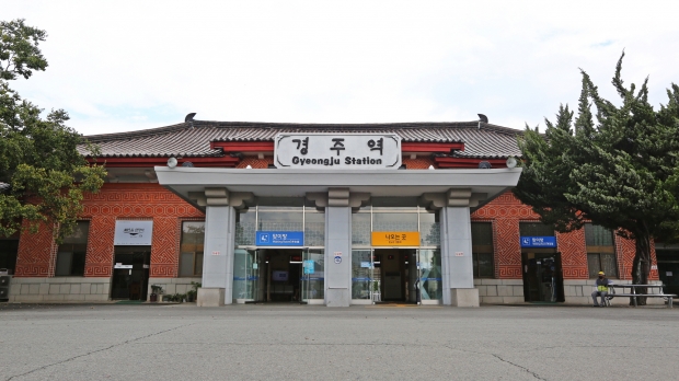 플랫폼에서 바라본  경주역 모습