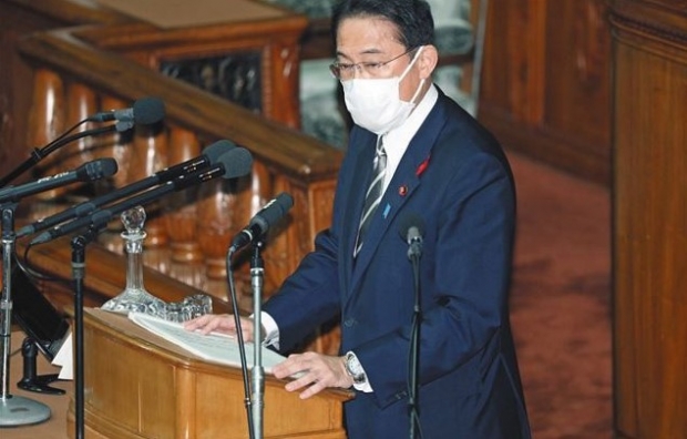기시다는 “헌법 개정”에 관해, “헌법개정 절차를 규정한 국민투표법이 개정됐다. 앞으로 헌법 심사회에서 각 정당이 견해를 제시하고, 여야를 넘어 건설적인 논의를 해 국민적인 논의가 적극 심화되기를 기대한다”면서 “빨리 가고 싶으면 혼자 가라. 멀리 가고 싶으면 모두 함께 가라”는 속담으로 끝을 맺었다. (사진 : 유튜브)