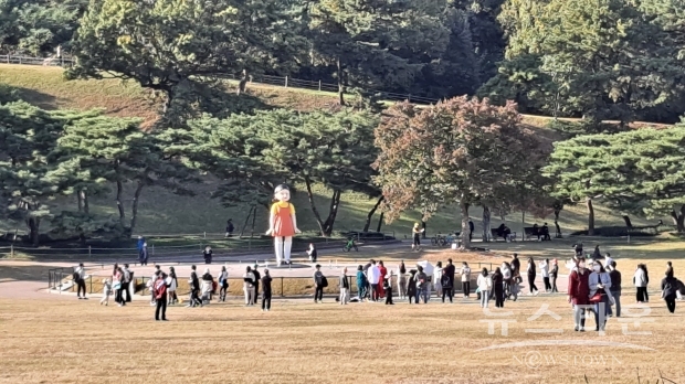 Character, SQUID GAME, Olympic Park, Songpa, Seoul, Korea. Oct.27, 2021.