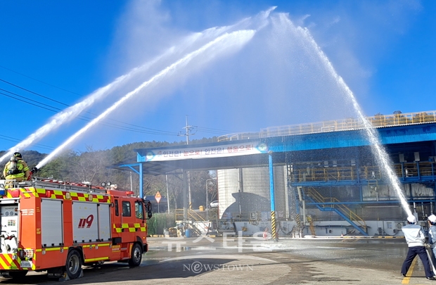 청양군이 지난 10월 28일 정산농공단지 안에 있는 ‘에이케이켐텍’ 청양공장에서 국가안전대진단과 연계한 안전충남훈련을 실시했다.