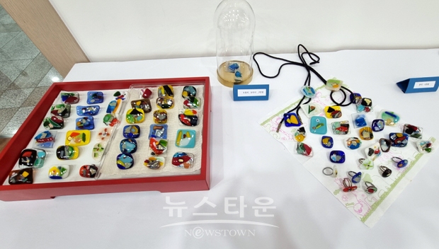‘색유리 공예 교실’ 전시회
