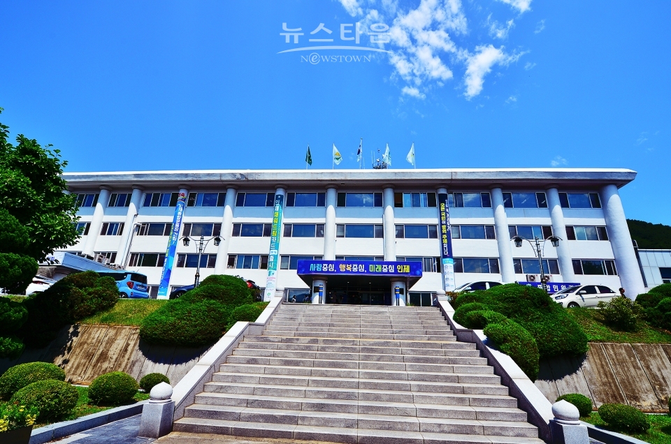 인제군청사 전경