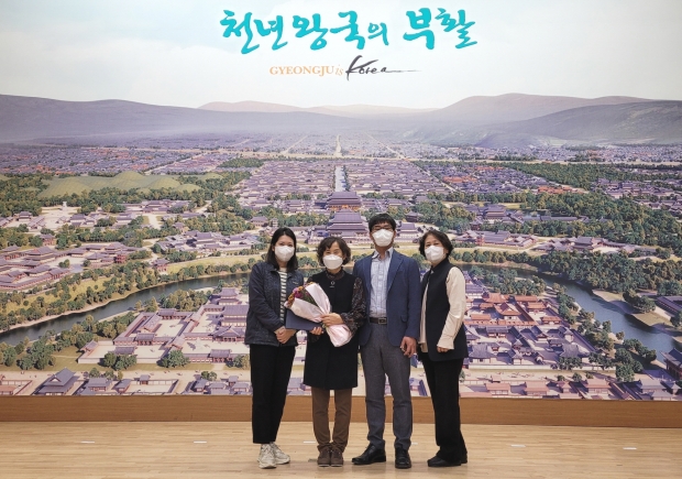 경주시 보건소가 1일 결핵환자 역학조사 우수기관상을 수상하고 기념촬영을 하고 있다