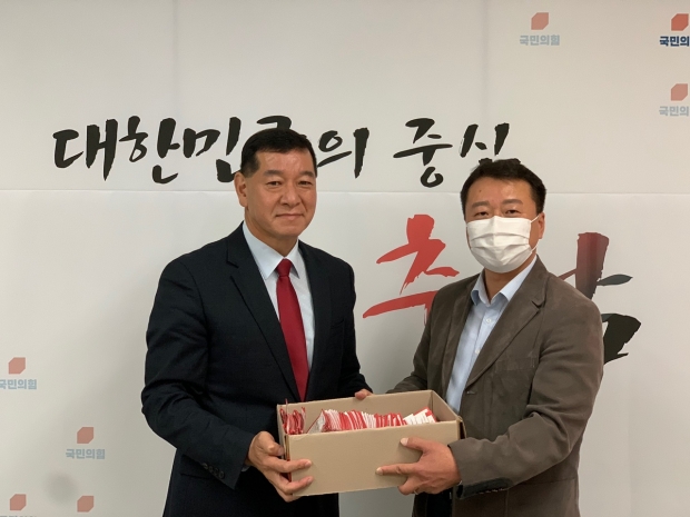 최원철 보좌관이 입당원서를