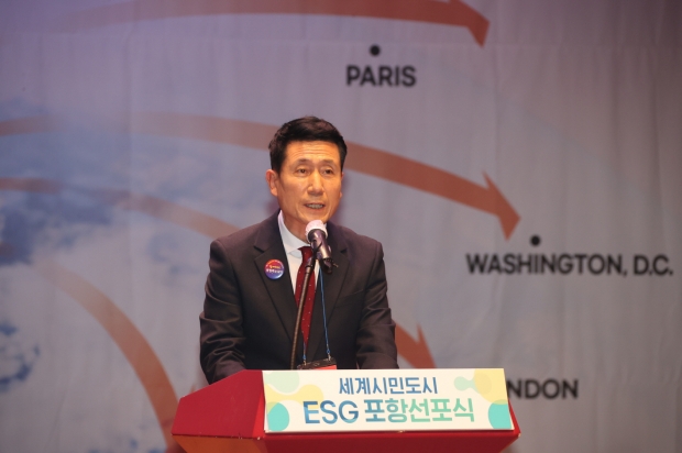 이강덕 포항시장이 인사말을 하고 있다