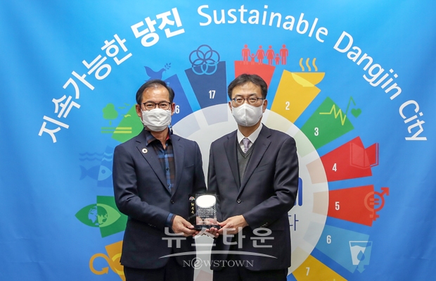충청남도 2030 문화비전 수상. 사진) 좌측부터 윤동현 당진부시장, 이건호 문화체육관광국장