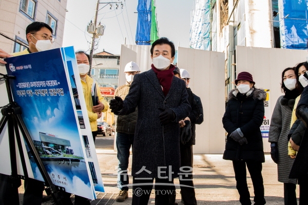 조규일 진주시장, 옛 영남백화점 철거현장 방문