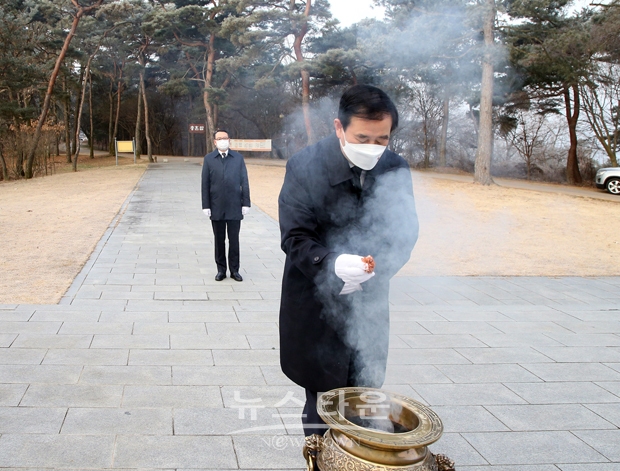 충혼탑 참배