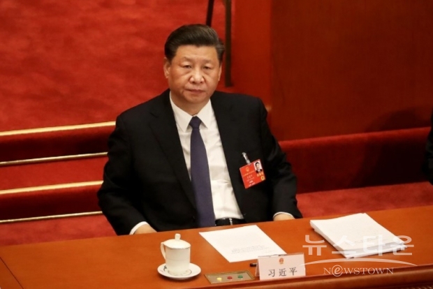 시장에서는 시진핑 주석이 깃발을 흔드는 “(함께 풍부해지는) 공동부유”가 경제성장의 저해 요인이라는 견해가 있지만, 시 주석은 “평균주의를 하자는 것이 아니다”라고 역설했다. / 사진 : 유튜브 캡처