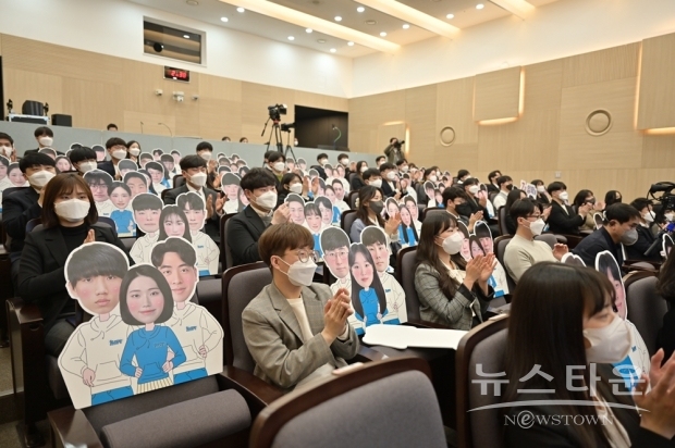 18일 서울 강남구 ‘삼성청년SW아카데미’ 서울캠퍼스에서 열린 ‘SSAFY’ 7기 입학식에 참석한 교육생들/ 사진 : 삼성전자