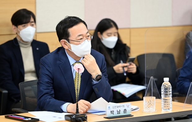박남춘 인천광역시장이 21일 부평구청에서 열린 '2022년도 부평구 주요 현안 및 건의사항 보고회'에서 인사말을 하고 있다.