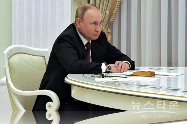 러시아는 이미 유엔헌장의 정신을 뭉개버리고 있다. 유엔 안전보장이사회(안보리) 상임이사국으로서 국제법상 모든 국가의 주권은 서로 평등하다는 법원칙인 독립국의 주권평등원칙(Westphalian sovereignty)을 존중하는 중대한 책임이 있음에도 2014년 우크라이나 남부 크림반도(Crimea)를 일방적으로 점령, 러시아에 병합시켜버렸다.