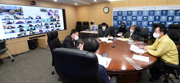 박남춘 인천광역시장이 4일 시청 접견실에서 열린 '일자리·경제분야분야 신년 업무보고회'에서 인사말을 하고 있다.