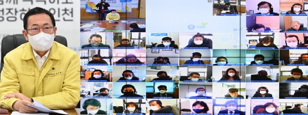 박남춘 인천광역시장이 4일 시청 접견실에서 열린 '일자리·경제분야분야 신년 업무보고회'에서 인사말을 하고 있다.