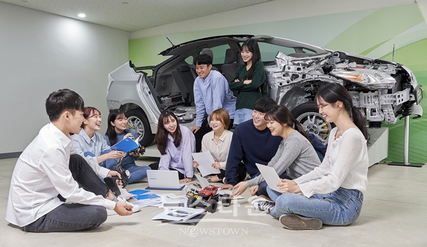 스마트자동차학과 학생들 전공실습 수업