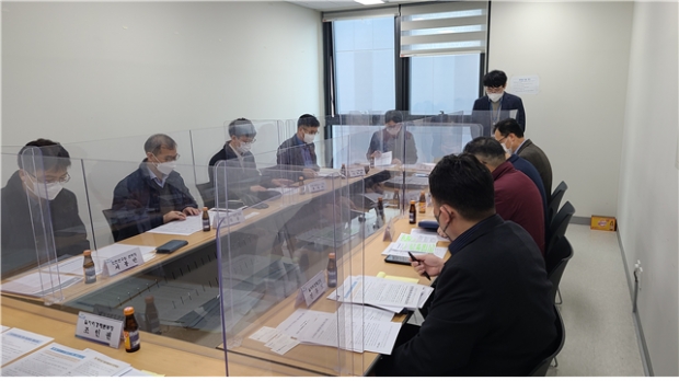 지난 25일 안영규 행정부시장을 단장으로 ‘민·관 합동 지역경제 비상대응 TF팀’을 긴급 구성하고 1차 회의를 가졌다.
