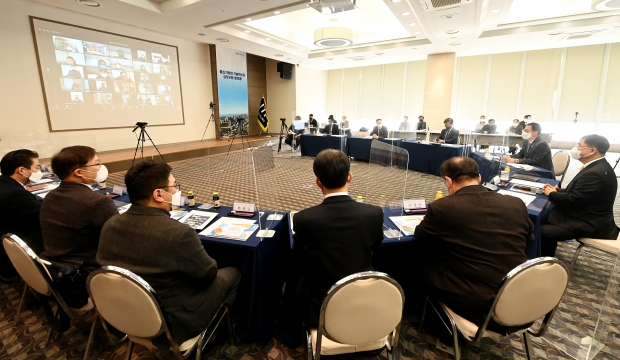 박남춘 인천광역시장이 3일 인천테크노파크에서 열린 '2022년 인천테크노파크 주요업무보고'에서 인사말을 하고 있다.