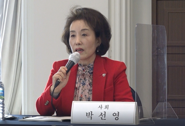 박 예비후보는 10일 서울 프레스센터에서 직접 연 '미래를 위한 교육혁명' 세미나에서 발언하고 있다.