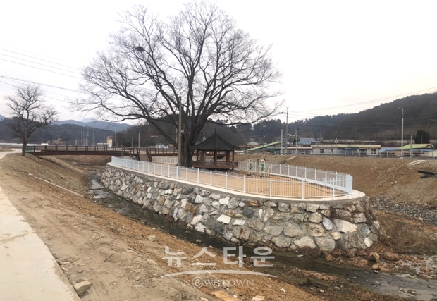 충청남도가 논산시 연산면과 계룡시 엄사면 일대를 잇는 연산천을 대상으로 지방하천 정비사업을 완료했다. 지난 2018년 3월 착공, 총사업비 347억 원 투입해 연장 4.03㎞를 정비했다.