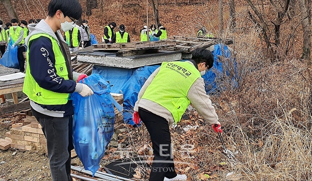 대학 인근 하천 정화 활동