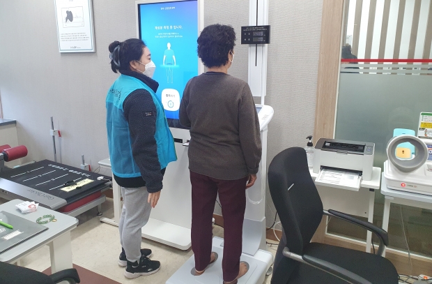 개별 맞춤형 프로그램 체성분 검사 모습