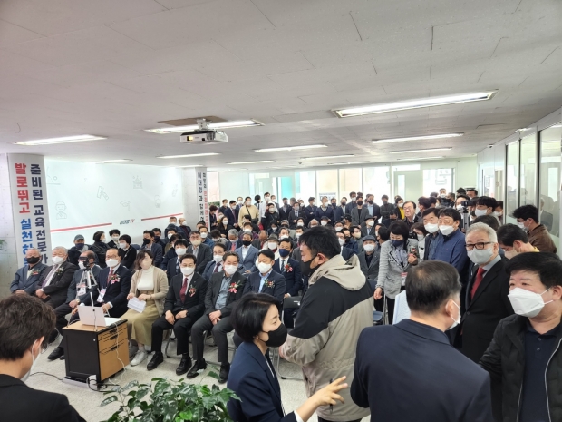 개소식날 천여명이 몰리면서 대성황을 이뤘다.