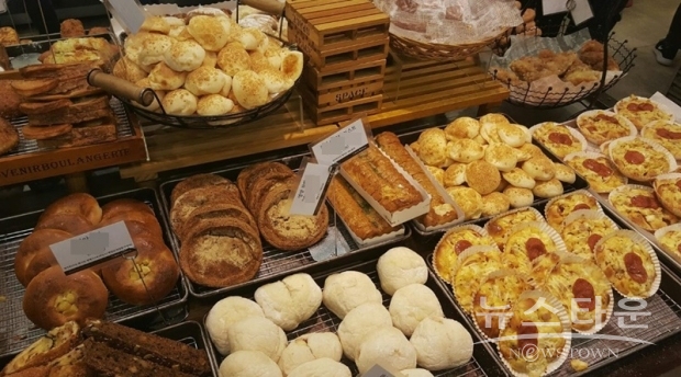 지난 주 한국의 기획재정부는 2022년 경제 전망을 하향 조정하면서, 인플레이션이 평균 4% 그리고 국민 총소득이 1% 이하로 증가할 것이라고 예측했다. 저조한 경제 성장에도 불구하고 물가가 계속 가파르게 오르는 스태그플레이션(stagflation)에 대해 일부 분석가들은 경고하고 있다.