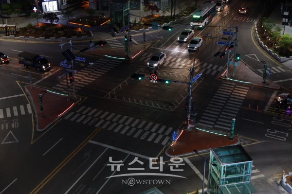 스마트횡단보도 야간 전경