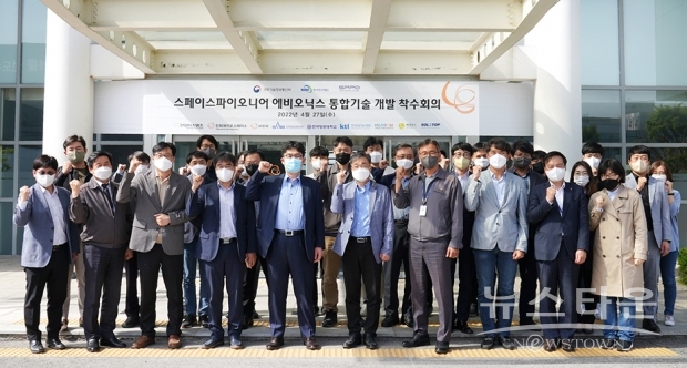 지난 27일 한화에어로스페이스 아산사업장에서 진행된 사업착수 회의에 참가한 관계자들의 모습 / 사진 : 한화에어로스페이스