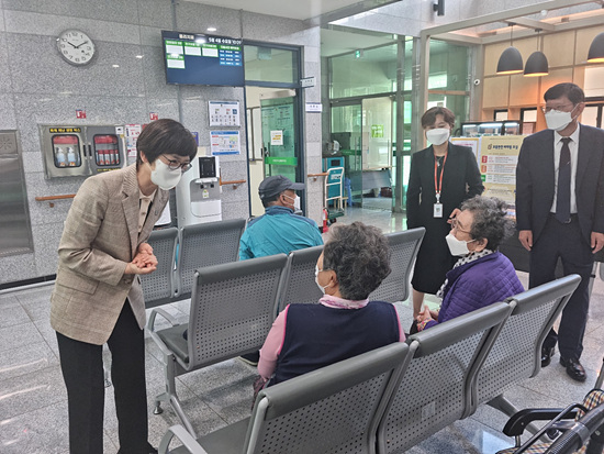 창원시 지역 노인종합 복지관별로 제 50회 어버이날 행사가 열렸다(사진=창원시)