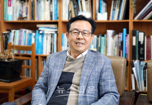 선문대학교 윤운성 교수(65세, 상담·산업심리학과)
