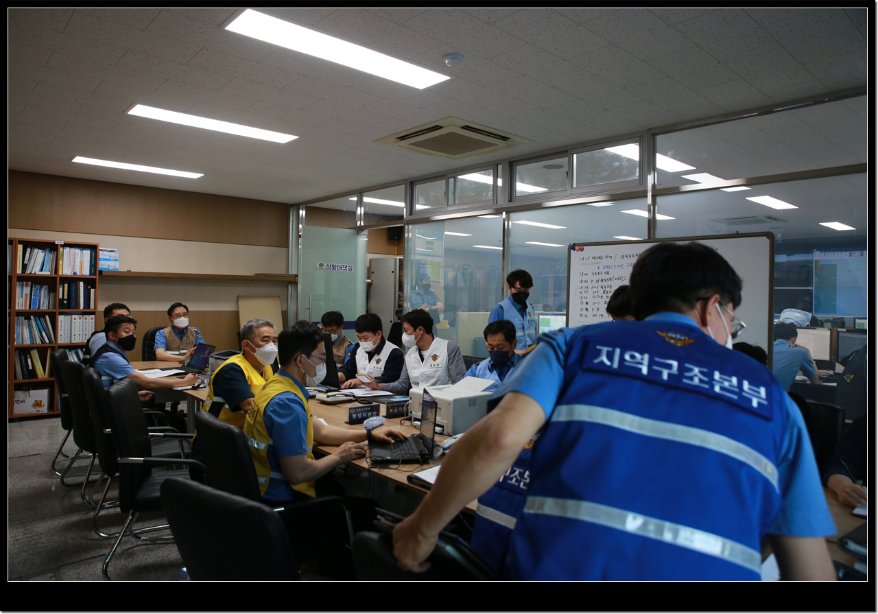동해해경 어선화재 등 복합적인 해양사고 수난대비 훈련실시