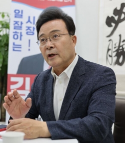 30일 '성제열린캠프'에서 김성제 국민의힘 의왕시장 후보가 네거티브 SNS 유포에 대해 강력한 법적 조치를하겠다고 밝혔다.