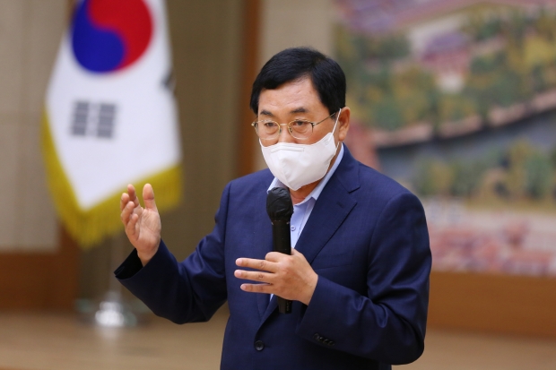 3일 시청 알천홀에서 열린 소상공인·전통시장 상인회 간담회에서 주낙영 경주시장이 발언하고 있다