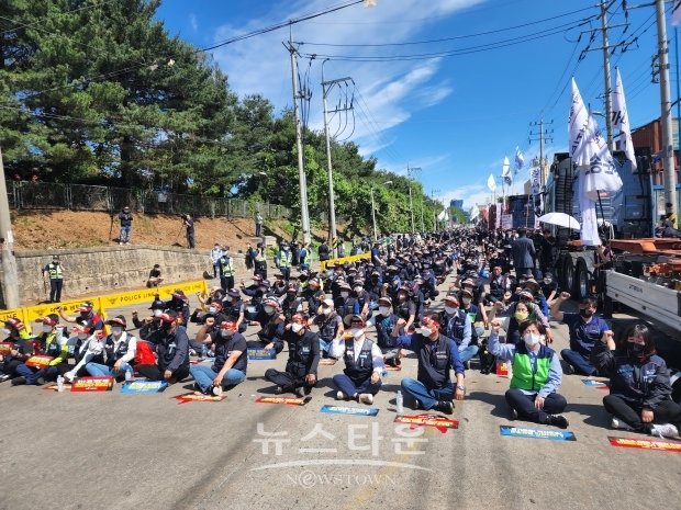 파업에 돌입한 화물연대