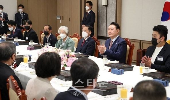 천안함 연평해전 등 생존 장병들과 희생자 유가족들