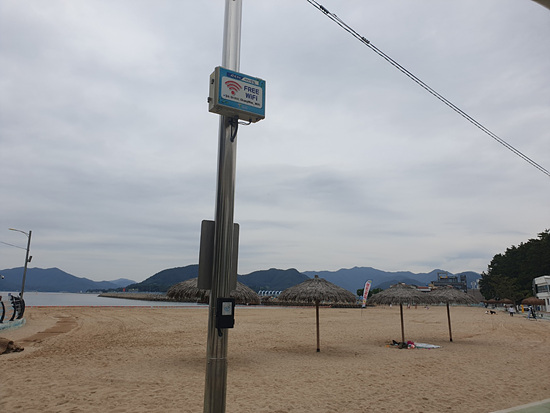 창원 광암해수욕장에서는 6월9일부터 8월31일까지 무료 공공 와이파이를 제공한다(사진=창원시)