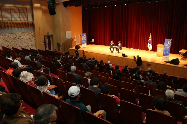 지난 17일 화랑마을 기파랑관에서 ‘APEC 유치 라이브 콘서트’가 진행되고 있다