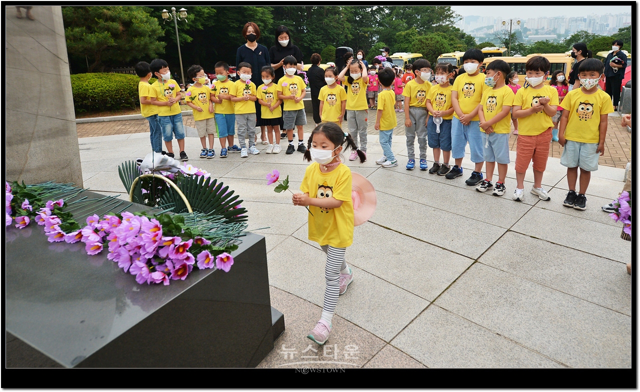 어린이 보훈정신함양 무궁화한송이 헌화 행사