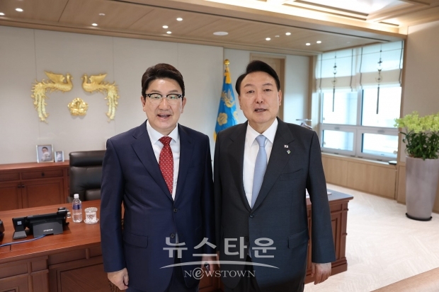 권성동 원내대표(왼쪽) 윤석열 대통령(오른쪽) (출처:권대표 SNS)