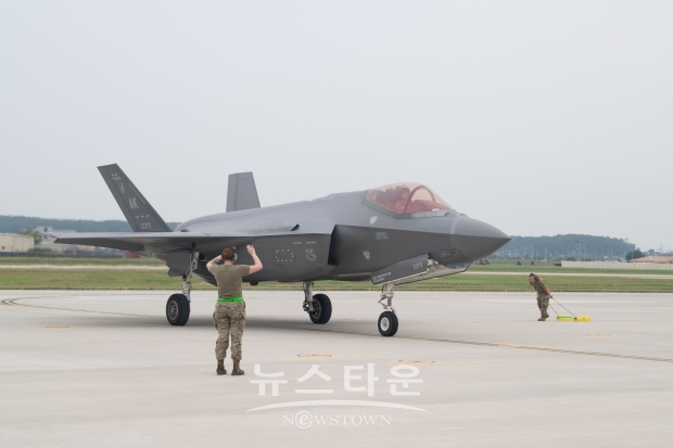 한반도에 도착한 미군 F-35A (출처:주한미군)