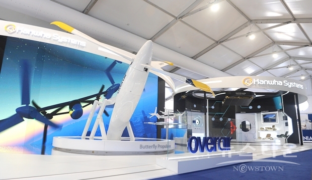 한화시스템이 영국 판버러 에어쇼에 마련한 전시부스 전경 / 사진 : 한화시스템