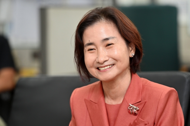 이행숙 균형발전정무부시장이 21일 시청 기자실에서 출입기자들과 간담회를 갖고 있다.