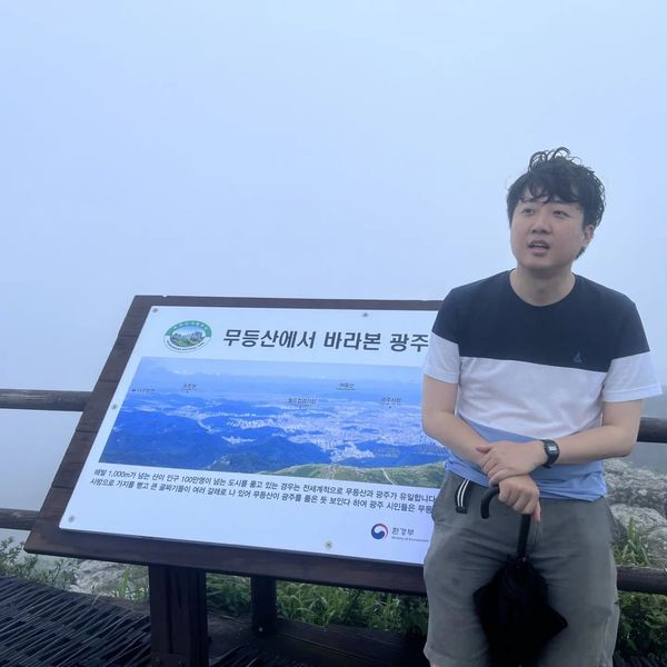 이준석 '성상납 증거인멸 교사 의혹'과 관련하여 ‘당원권 정지 6개월’ 징계결정 받은 후 방문한 광주 무등산 (출처:이준석 페이스북)