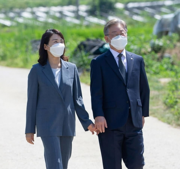 이재명 의원과 김혜경 씨 (출처:이재명 SNS)