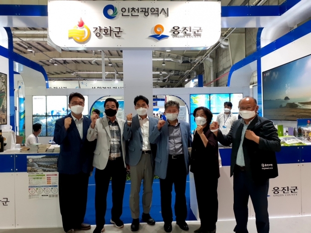 송해영섬정책담당,김관철섬발전지원과장,윤현모해양항공국장,김진성 옹진군부군수,신영희인천시의원,옹진군강기병미래협력실장