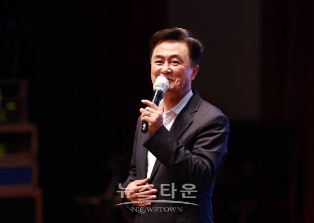 김태흠 충남도지사가 8월 30일 오후 민선 8기 시군 방문 7번째 방문지인 서산시를 찾아 충남서산공항, 가로림만 국가해양정원 조성 등 서산의 굵직한 현안 해결에 앞장서겠다고 밝혔다.