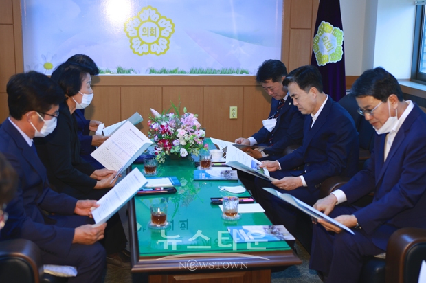 김태흠 충남도지사는 청양군의회를 방문하여 의원들의 현안 및 건의사항을 청취했다.