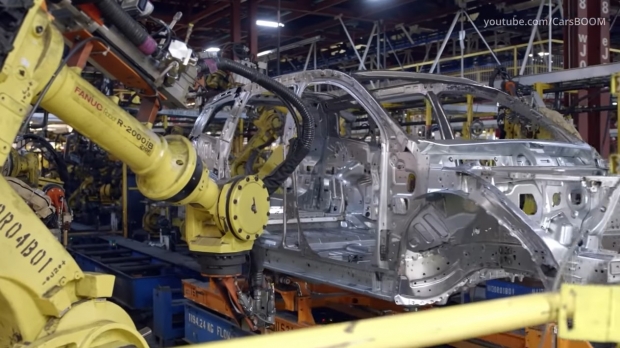 전기자동차 제조공장 내부 / 사진 : 유튜브 캡처